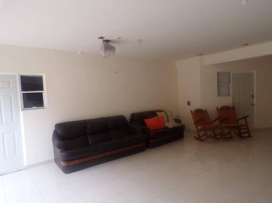 Habitacion 11 Independiente Con Mucha Privacidad ,Cerca Del Consulado , Cas , A 200 Mts Del Vado Del Rio 埃莫西约 外观 照片